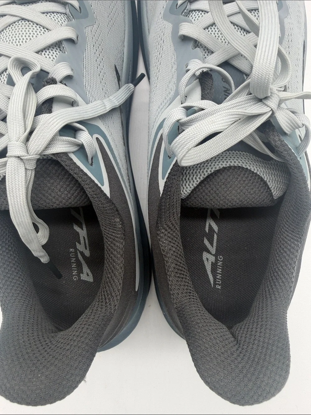 ALTRA men's torin 8 shoe in gray